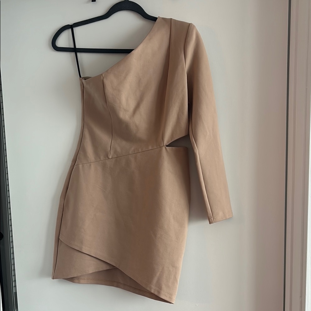 NWT. NBD Size S One-Shoulder Dress